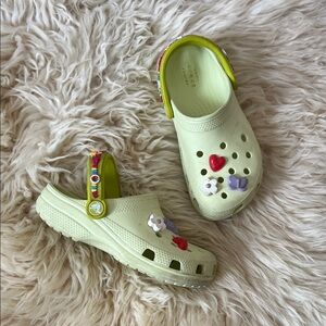 CROCS Kids Pale Green Sandals with Colorful Charms - C13